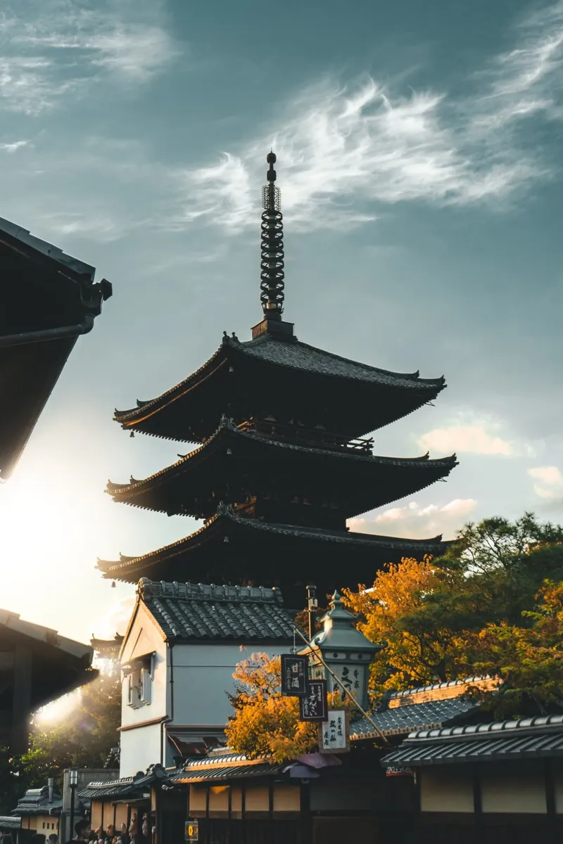 Gion - La finestra sul passato di Kyoto poster con telaio in plastica da fokusfernweh