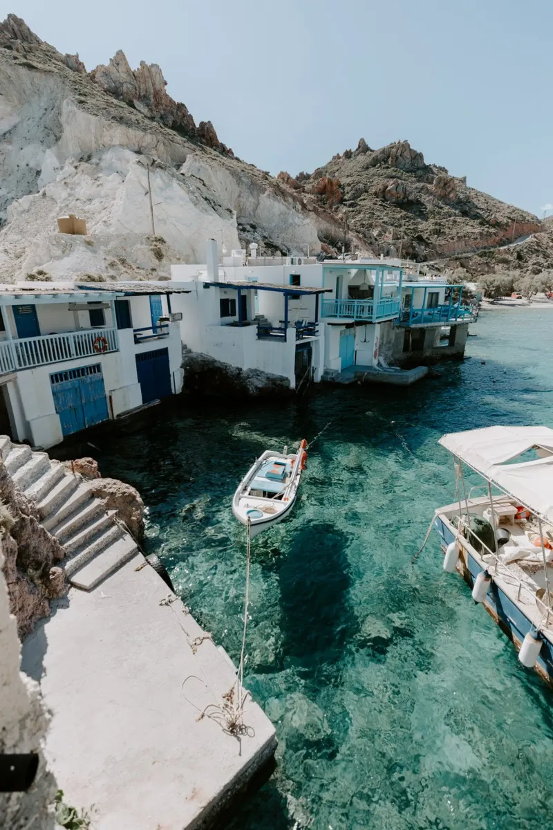 Milos Grecia - Isola greca pellicola backlit da TheTravelClub