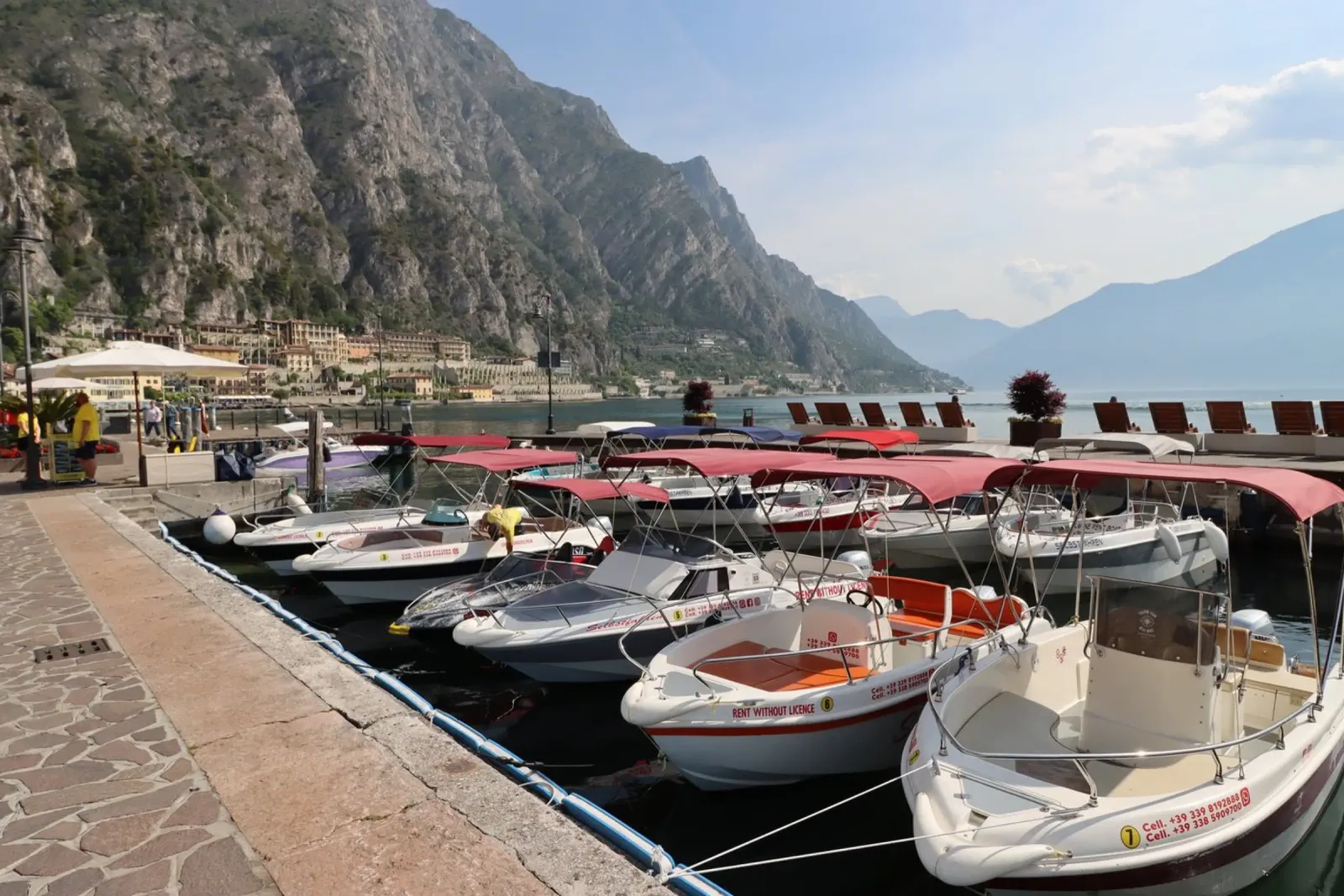 Il porto di Limone sul lago di Garda poster con telaio in alluminio da Alexandra Joseph Fotomomente