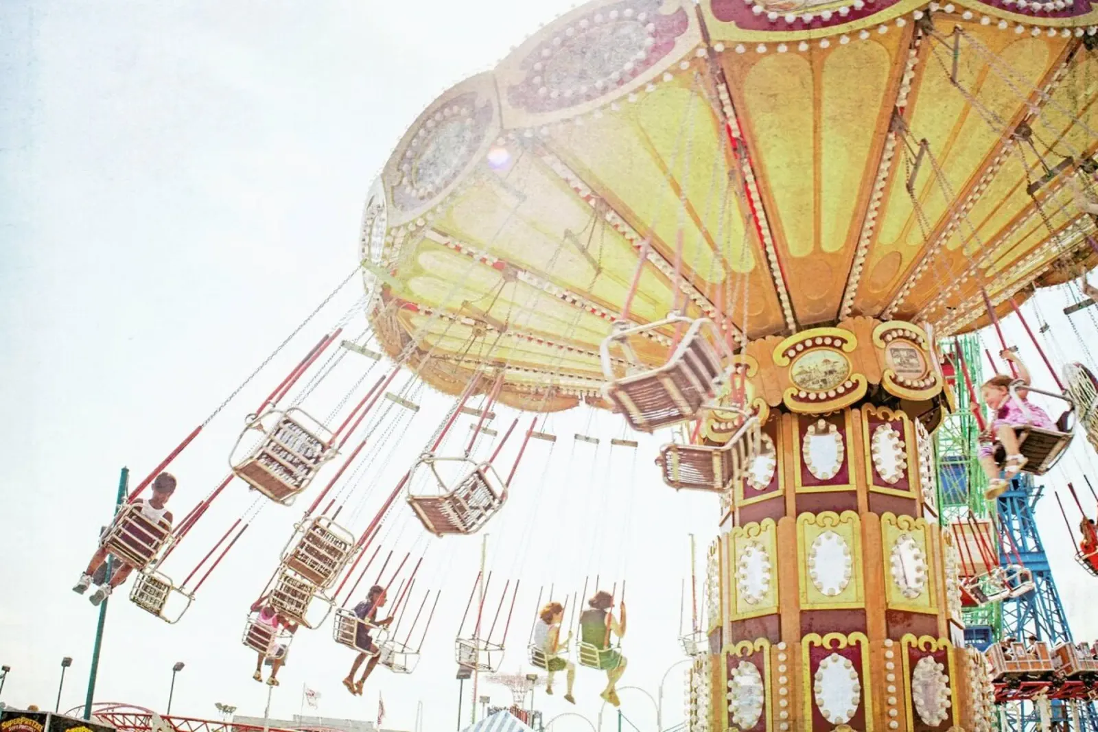 Ride the Sky 2 pellicola backlit da Mina Teslaru