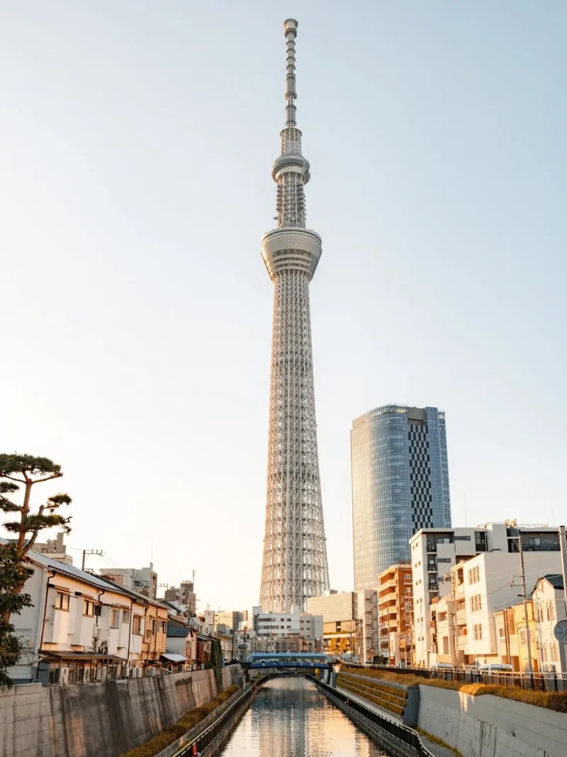 Tramonto sulla Tokyo Skytree - Giappone pellicola backlit da Marcel Bisig