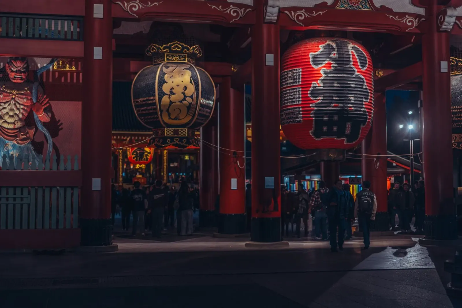 Il Tempio Sensoji di notte pellicola backlit da Marcel Bisig
