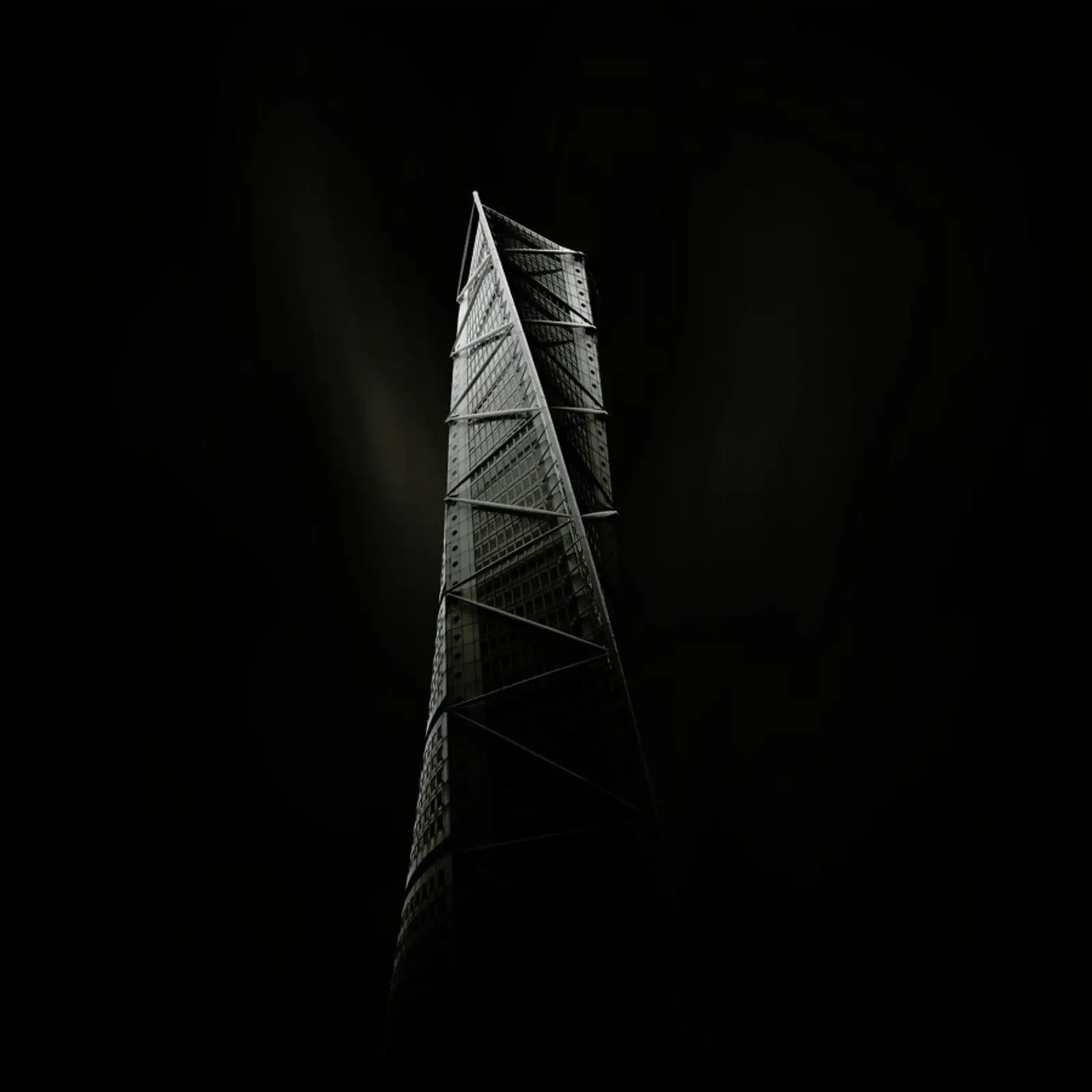 Santiago Calatrava Turning Torso pellicola backlit da Håggard Photography | Ronny Behnert
