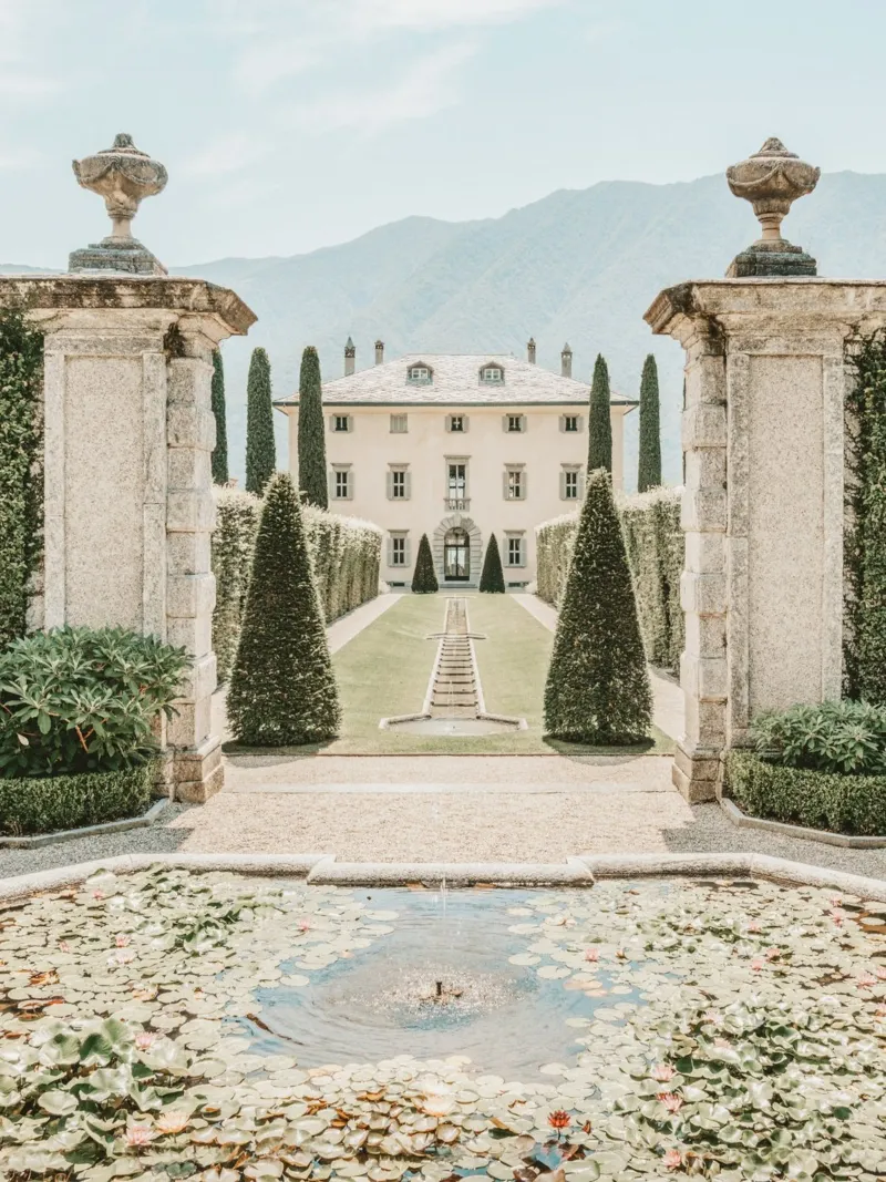 Lake Como Villa, La Dolce Vita, Travel Print poster da TheTravelClub