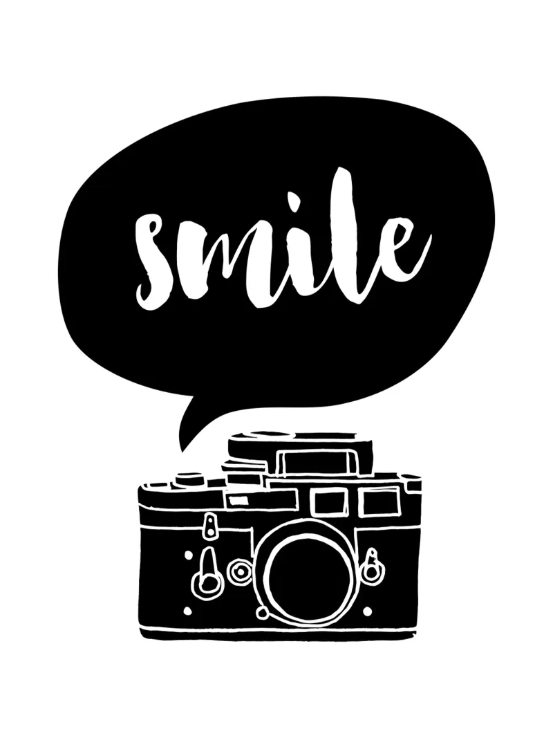 Smile Camera Typografie Design in bianco e nero monocromatico pellicola backlit da THE MOTIVATED TYPE