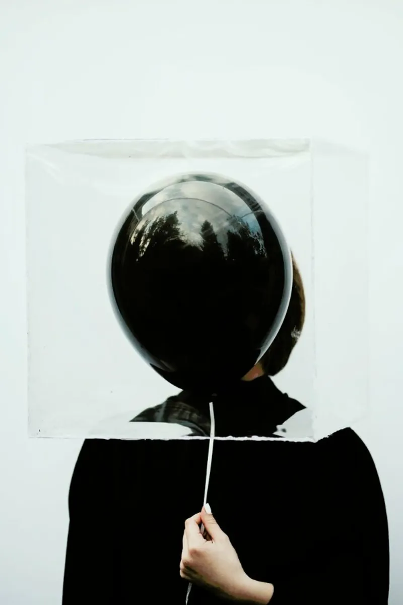 Behind The Balloon pellicola backlit da Jovana Rikalo