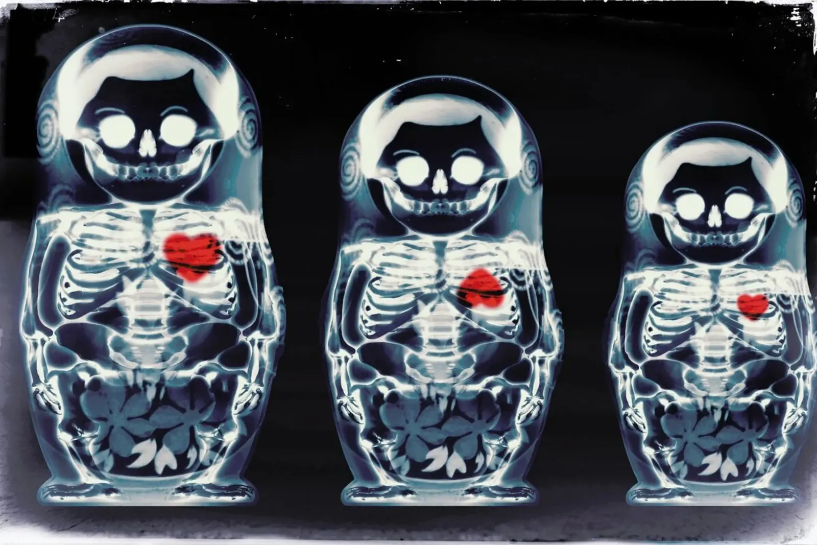 Nesting Doll pellicola backlit da Ali Gulec