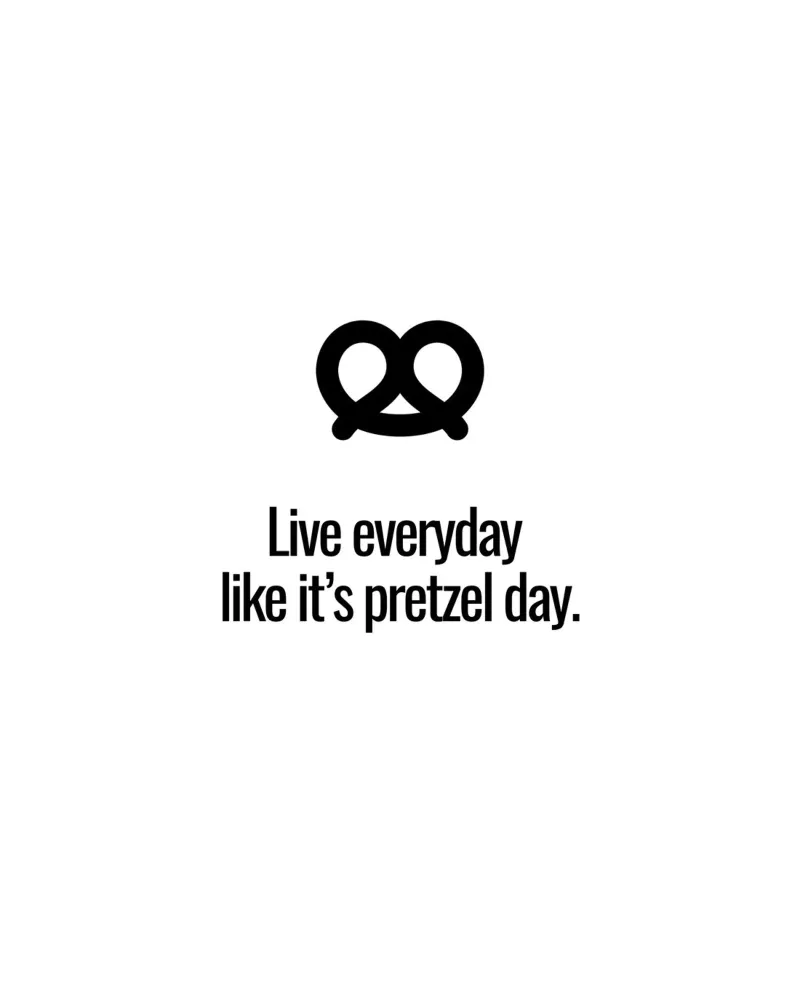 Live everyday like it's pretzel day tela con Cornice a cassetta da designsbysophia