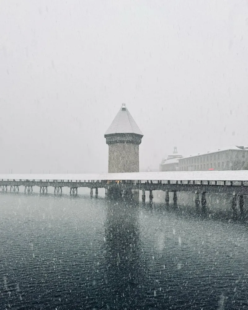 Luzern, Zwitserland: Kapelbrug in de winter canvas met Baklijst van LucernePictures