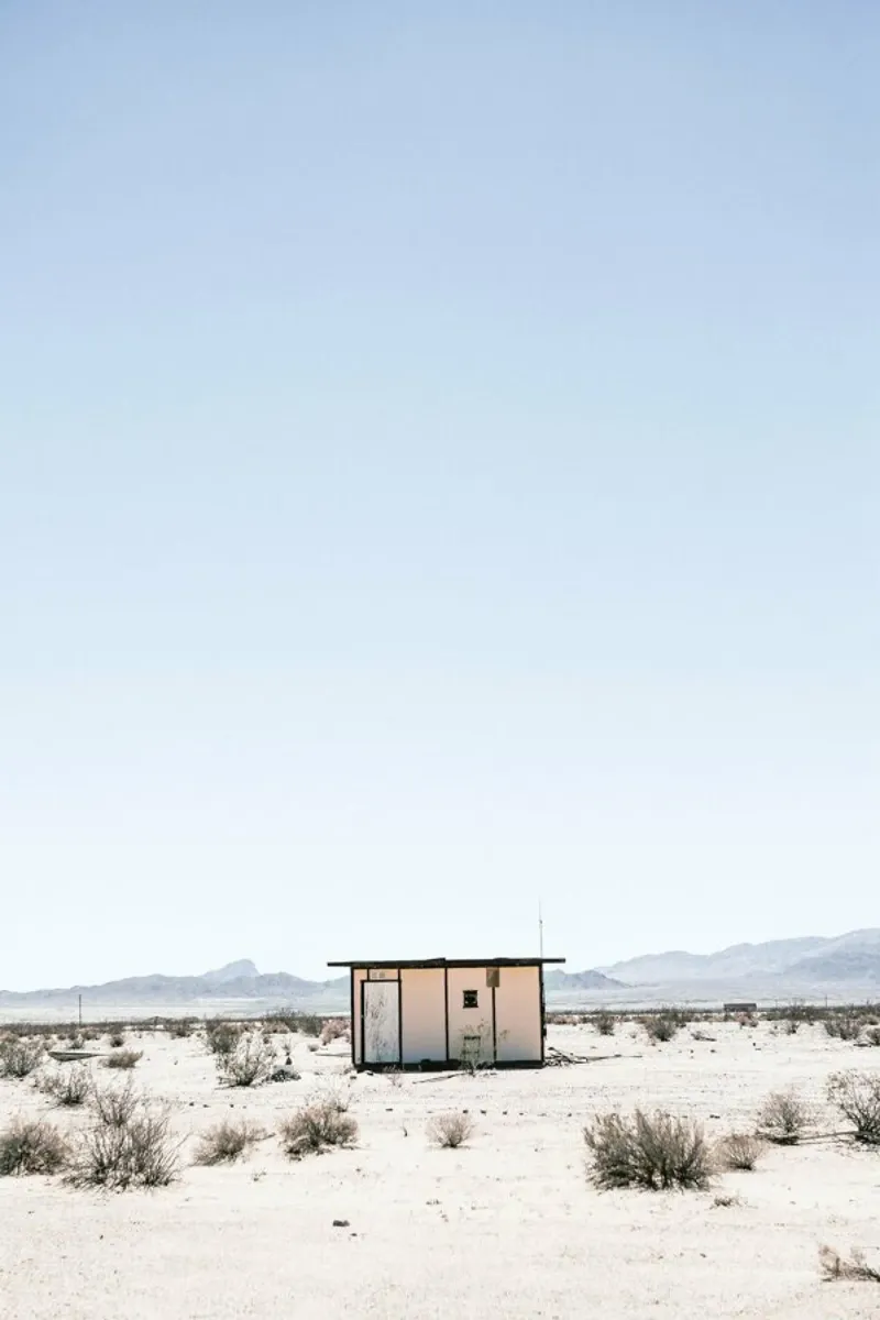 Desert House pellicola backlit da Chris Abatzis