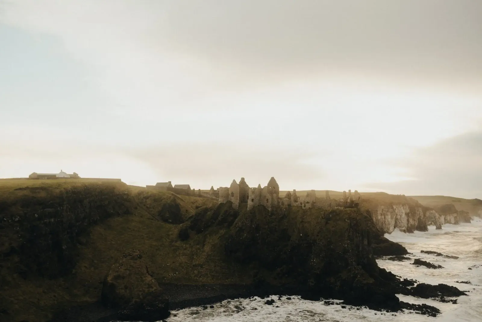 Dunluce Castle im Sonnenuntergang forex plate by Stina Freytag