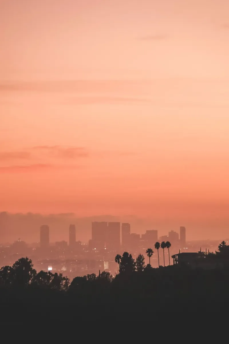 Los Angeles, USA I Tramonto sullo skyline di Los Angeles poster con telaio in alluminio da Julie Travel Photography
