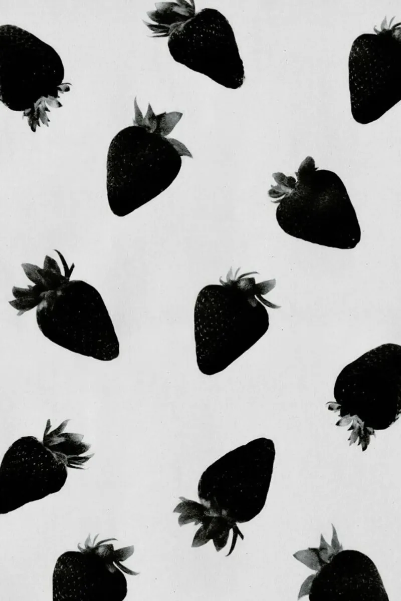 Black Strawberries pellicola backlit da STUDIO LEEMO