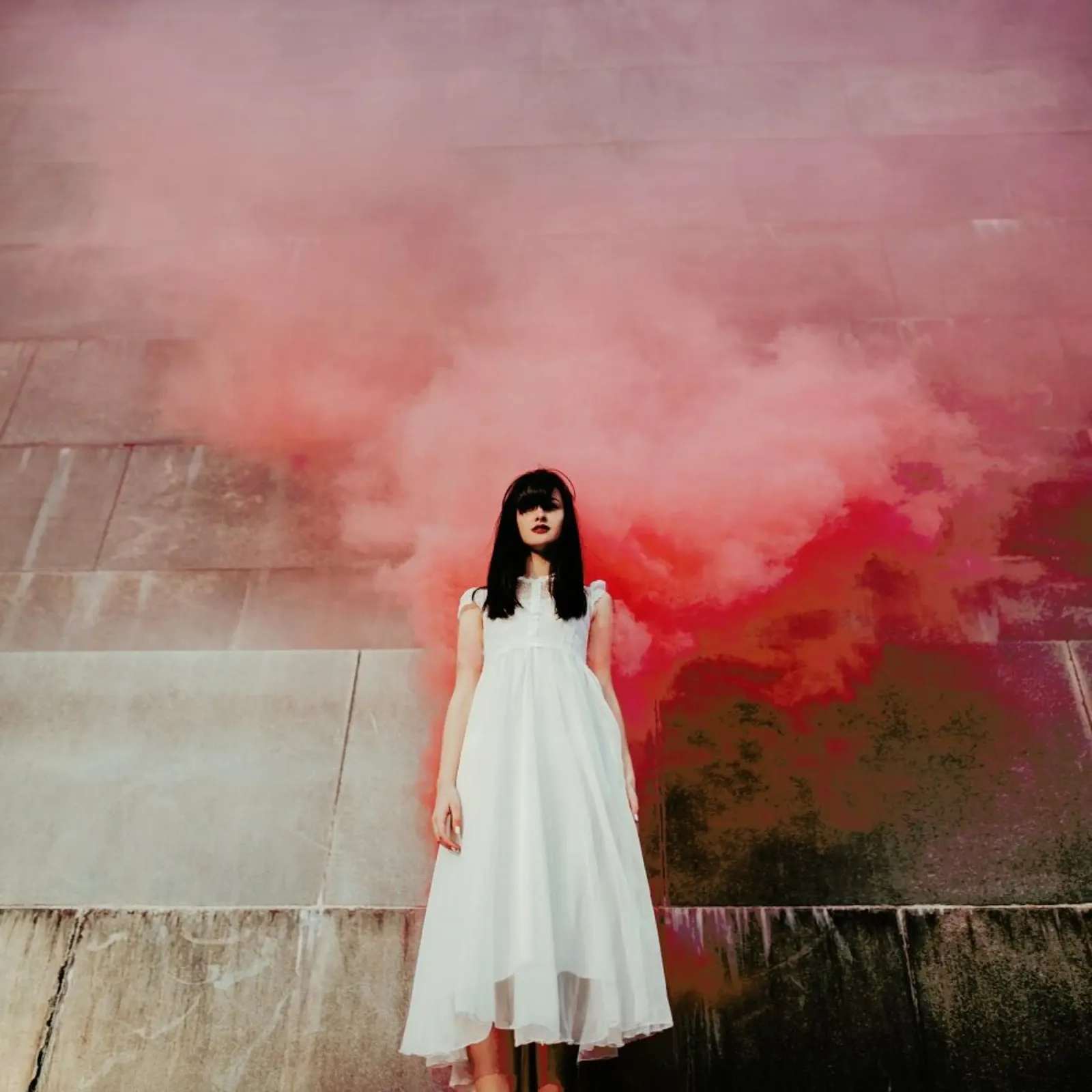 Red Smoke alluminio dibond da Jovana Rikalo