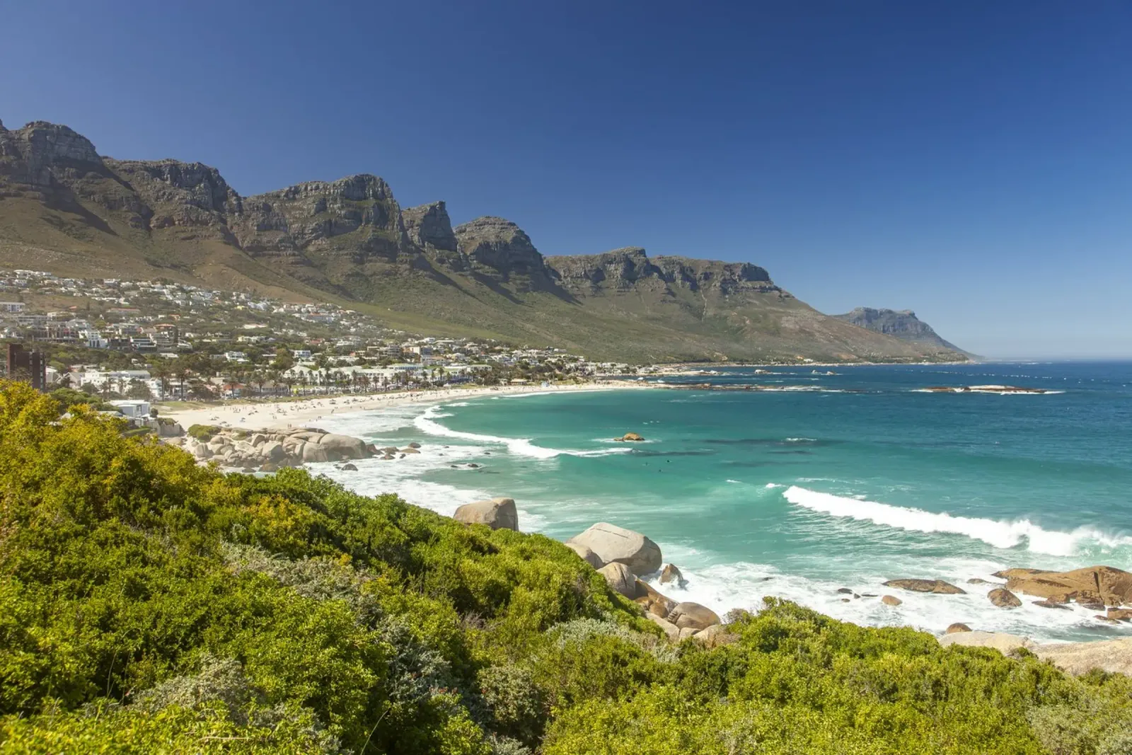 Camps Bay in Kapstadt poster con telaio in plastica da Reisefotografie - Bilder aus aller Welt