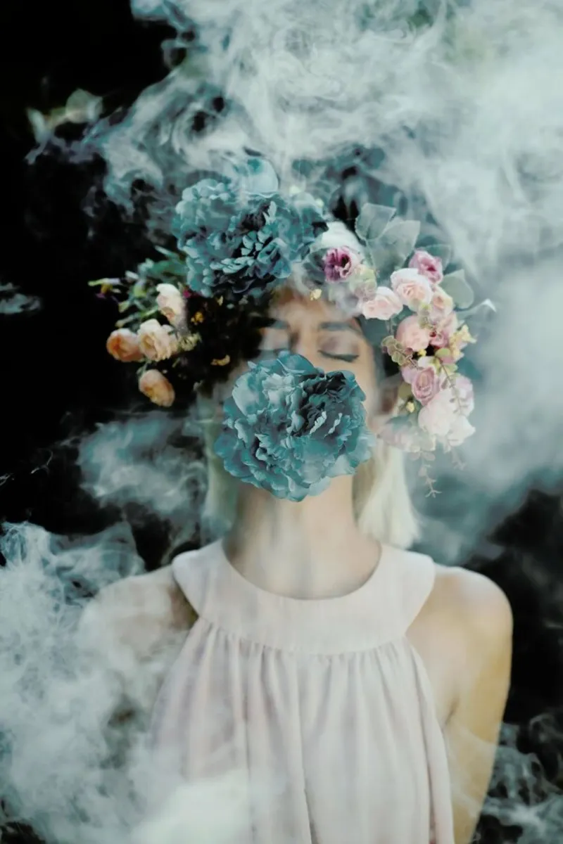 Smoke Dream tela con Cornice a cassetta da Jovana Rikalo