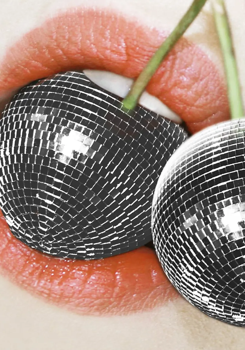 Bite me Disco Cherry Lips tela con Cornice a cassetta da Dagmar Pels