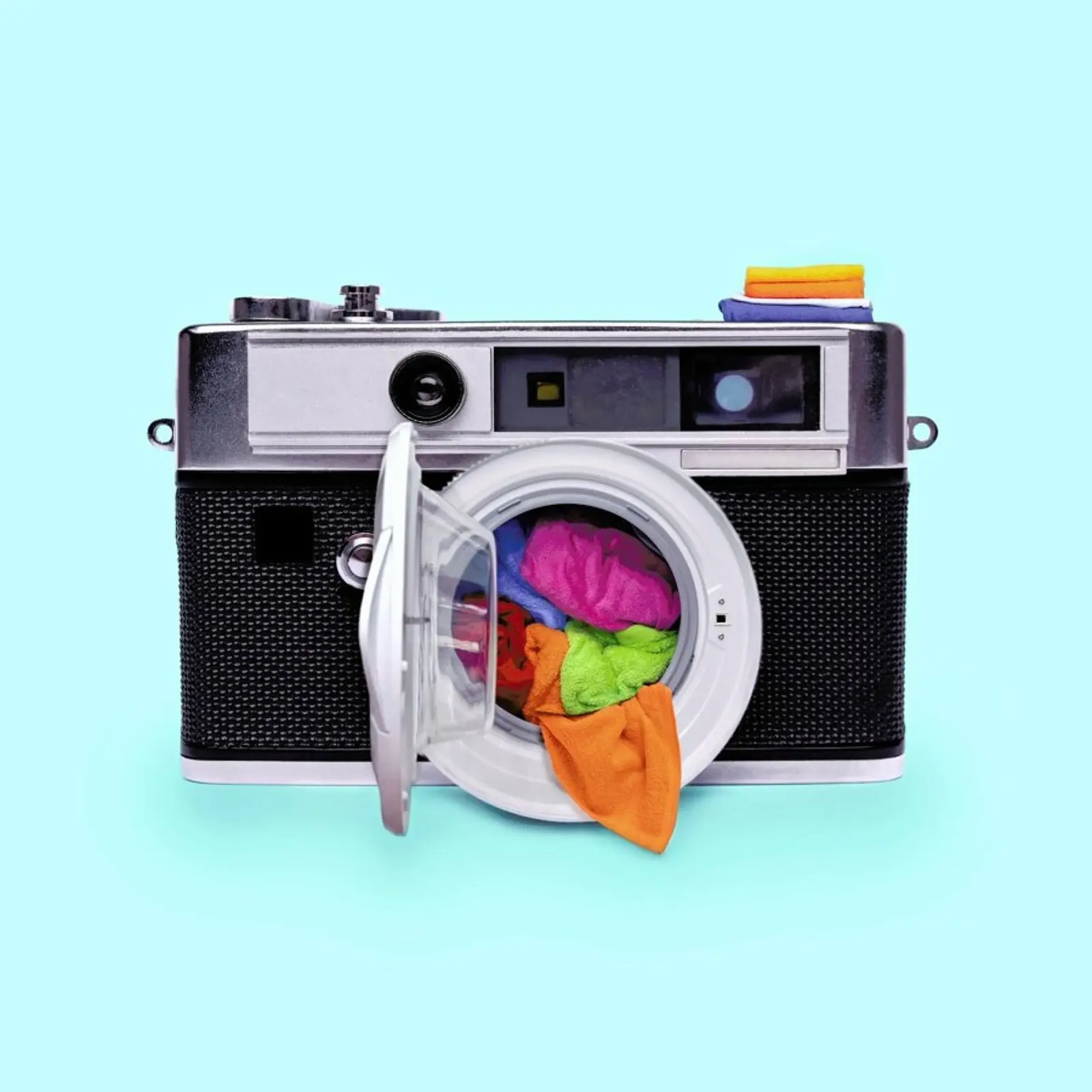 Washing Camera pellicola backlit da Paul Fuentes Design