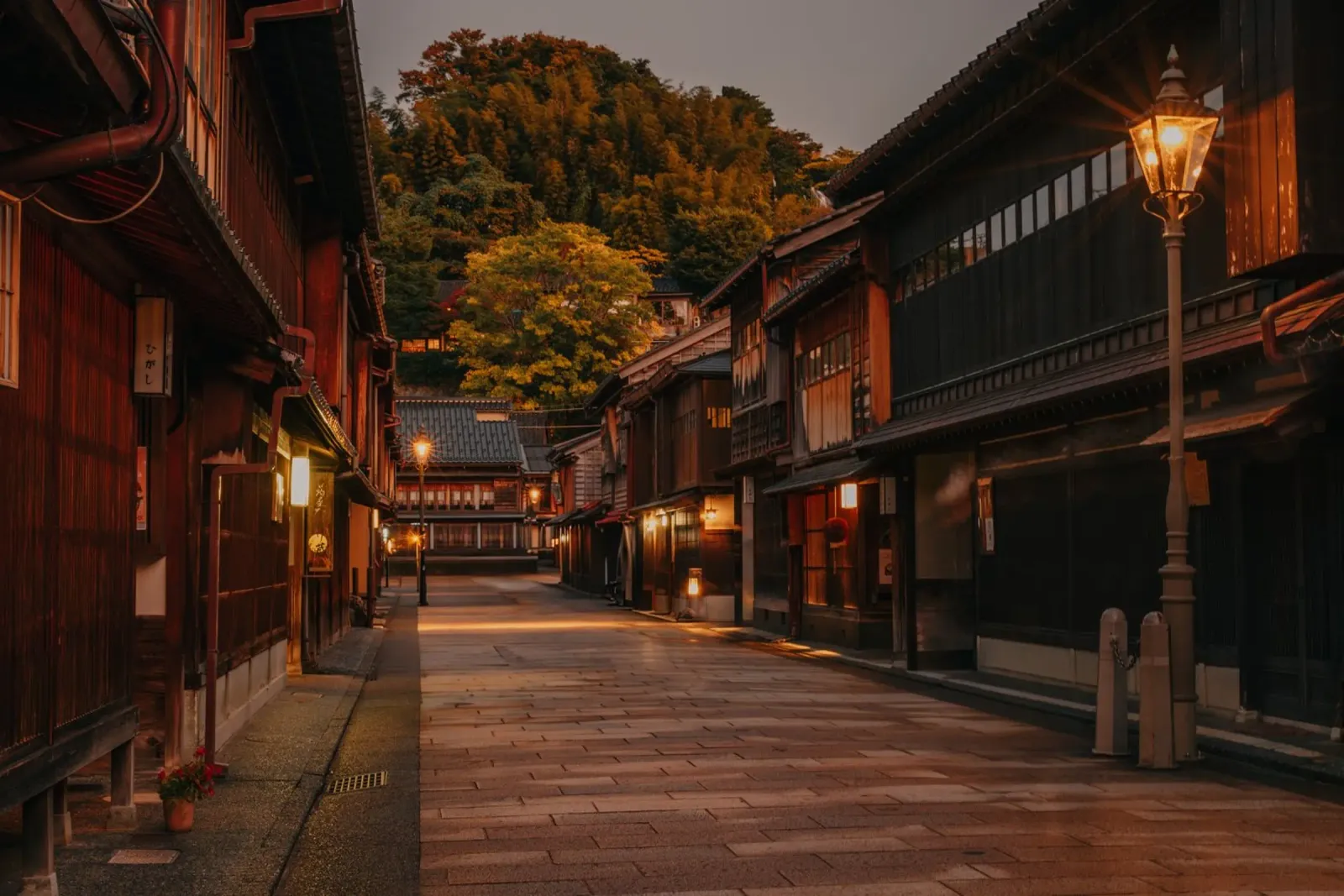 Il tramonto a Kanazawa in Giappone pellicola backlit da Marcel Bisig