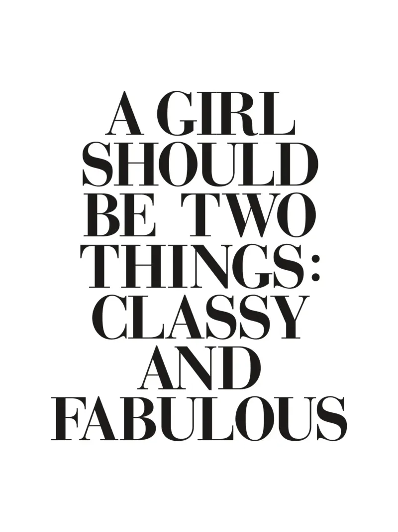 Una ragazza due cose di classe favolosa elegante citazione tipografica alluminio dibond da THE MOTIVATED TYPE