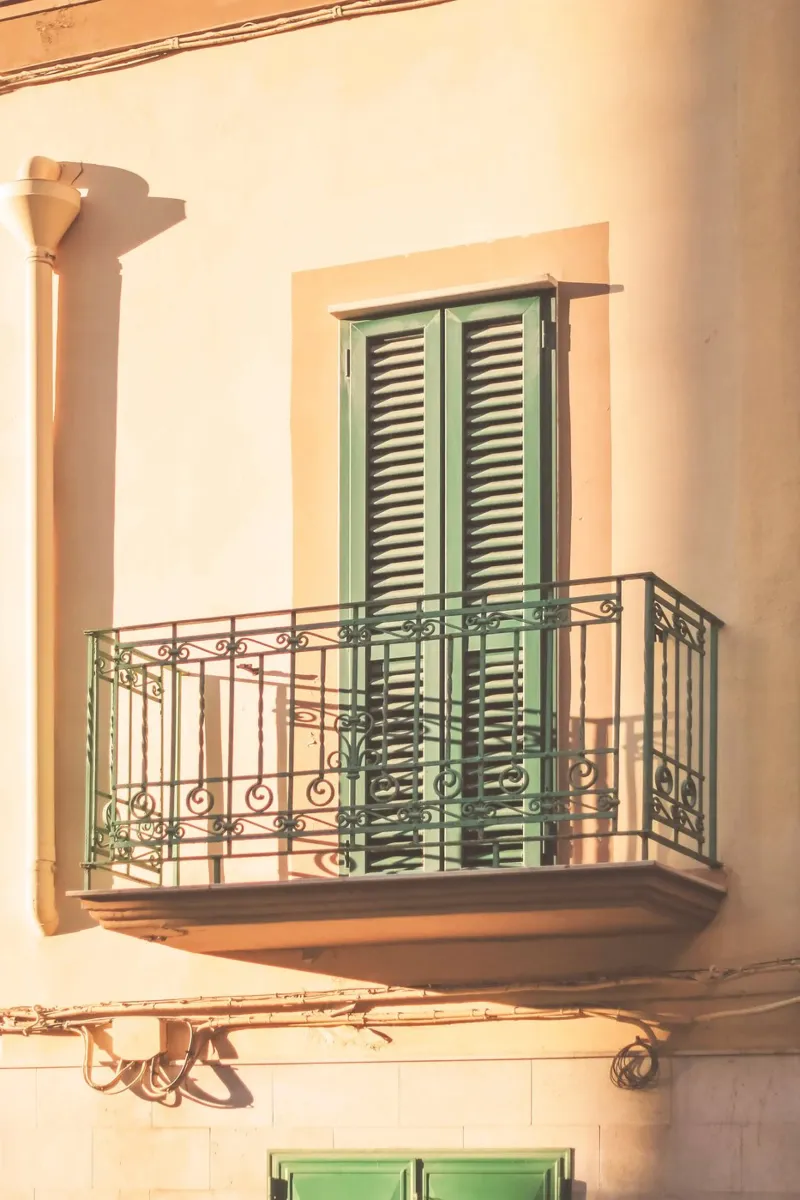 Puglia, Italy I Sunlight windows and shutters alu-dibond by Julie Travel Photography