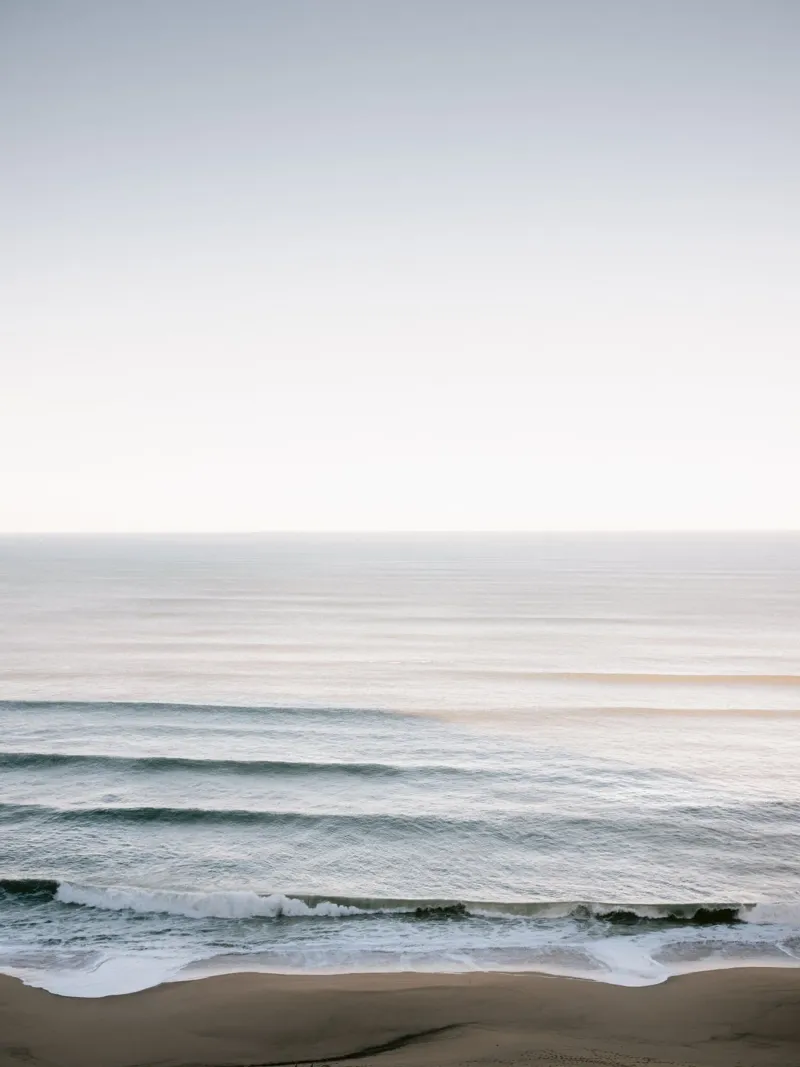 Winter Serenity - Ocean Waves in Portugal pellicola backlit da Raisa Zwart Photography